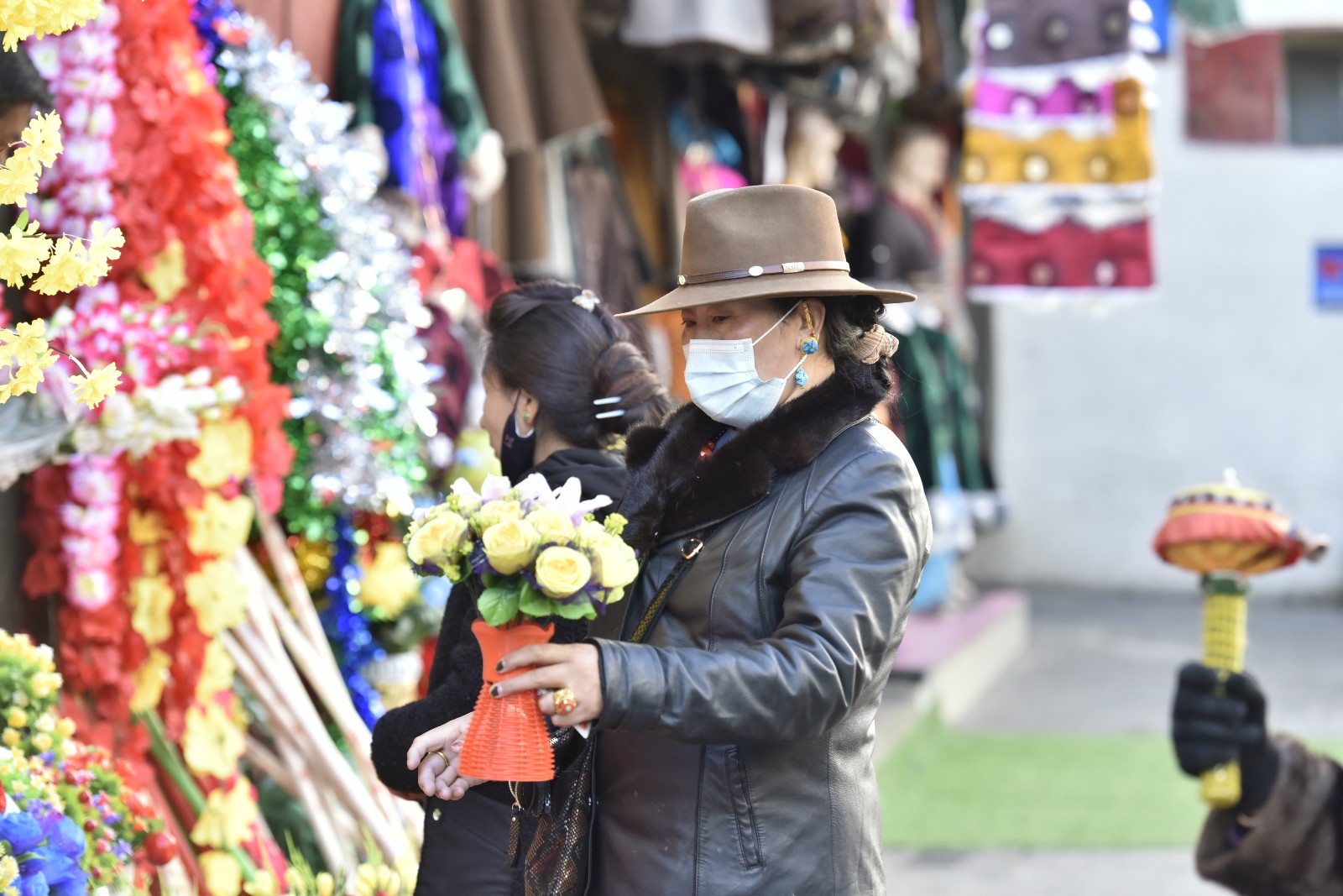 拉萨老城区年货市场.jpg